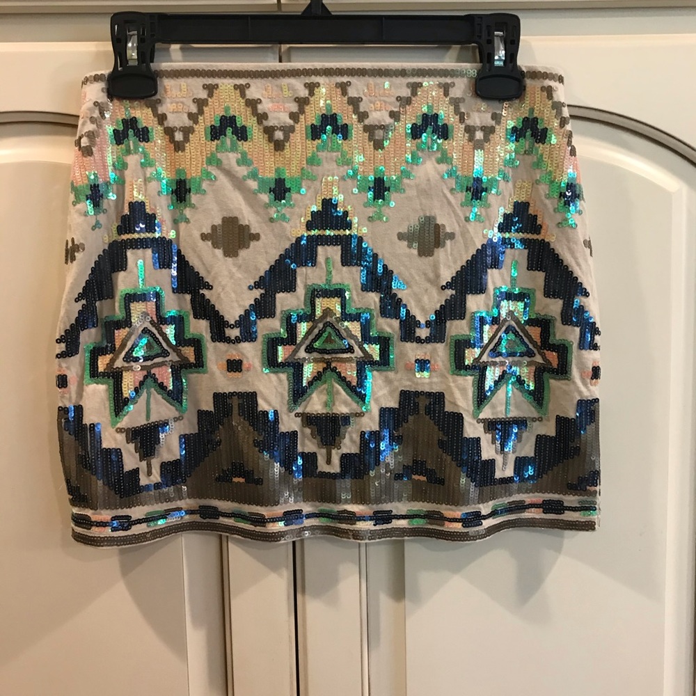Shimmering Aztec design mini